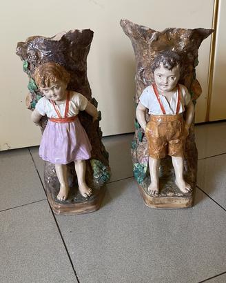 Coppia vasi in ceramica con bambini