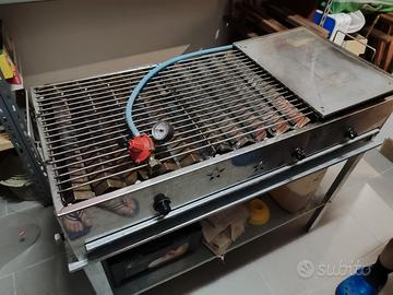 Barbecue in acciaio con 3 fuochi e 1 piastra 