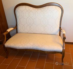 Divanetto classico due posti legno massello