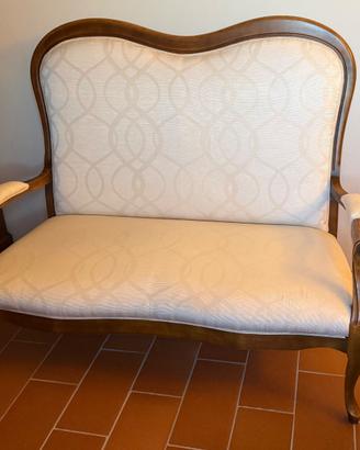 Divanetto classico due posti legno massello