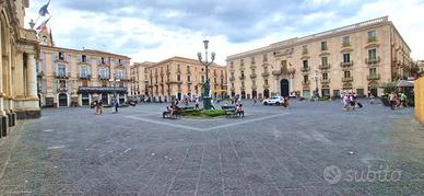 PIAZZA UNIVERSITA' locale deposito mq.33