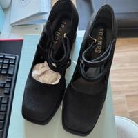 Scarpe con tacco e punta squadrato