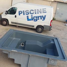 Piscina spa con lettino