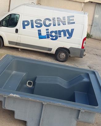 Piscina spa con lettino