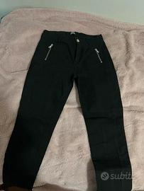 Pantaloni neri donna con zip – eleganti e versatil