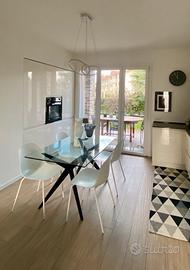 Set 4 sedie bianche, tavolo vetro Tokyo Calligaris