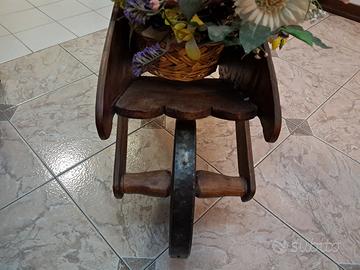 Carriola in pino noce restaurata