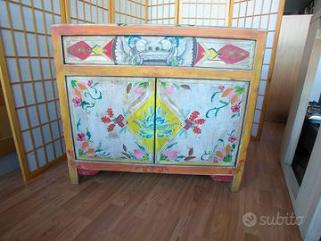 Comò, mobiletto artistico