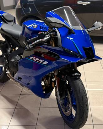 YAMAHA R9 PARI AL NUOVO 350 KM + MONOPOSTO