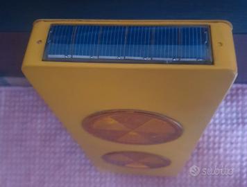 Colonna LED Giallo Flash Ad Energia Solare.

