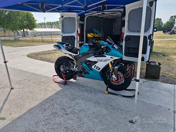 Yamaha r1