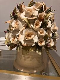 prezioso vaso in porcellana Capodimonte