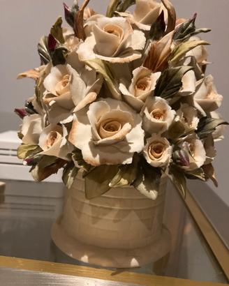 prezioso vaso in porcellana Capodimonte