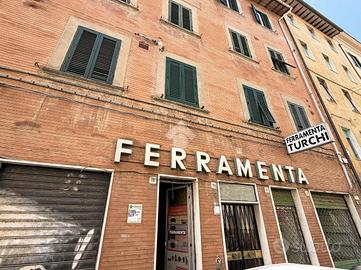 NEGOZIO A LIVORNO