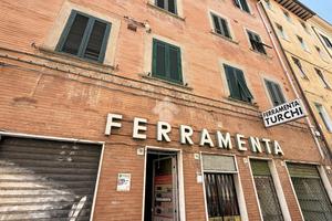 NEGOZIO A LIVORNO
