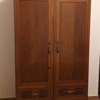 Armadio d’epoca in legno massello stile liberty