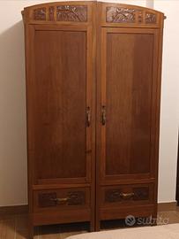 Armadio d’epoca in legno massello stile liberty