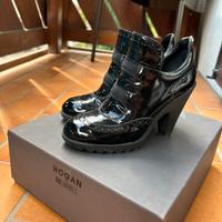 Stivaletti neri con tacco