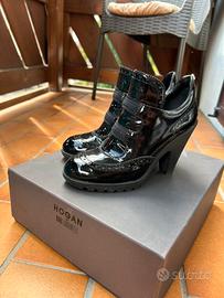 Stivaletti neri con tacco