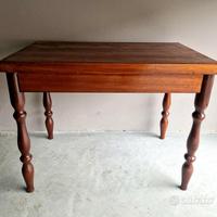 Tavolino fatto a mano