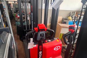 transpallet elettrico nuovo 1500 kg 3,3 metri