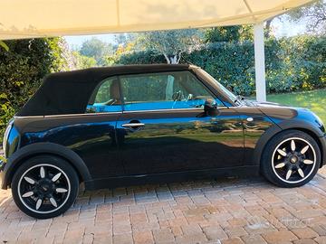 Mini Cooper Sidewalk 