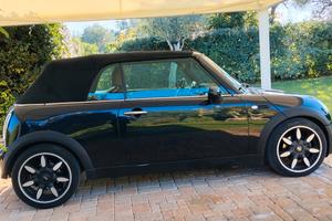 Mini Cooper Sidewalk 