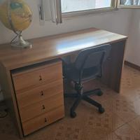 scrivania per studio 