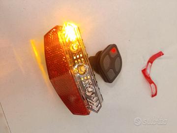 Fanale posteriore con frecce wireless 