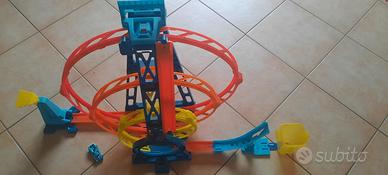 Hot Wheels triplo giro 