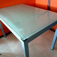 Tavolo in vetro