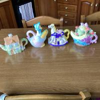 Teiere in ceramica decorate a mano da collezione