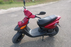 Mbk Booster Next Generation con sospensione targa