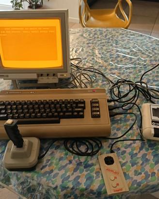 COMMODORE 64  + MONITOR PHILIPS 80 AMBER +  SET