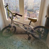 bicicletta BMX 