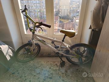 bicicletta BMX 