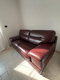 Coppia di Divani in Pelle Bordeaux