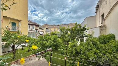 2 LOCALI A NAPOLI