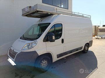 Furgone con tenda elettrica