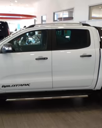 Ford ranger con rimorchio