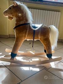 Cavallo a dondolo base legno