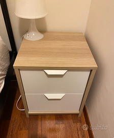 Comodino beige e bianco moderno