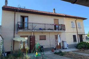 Villa di 210 m² con più di 5 locali e box auto a M
