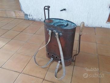 Pompa da dare il verde rame antica in rame