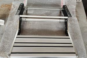 Gradino retrattile per camper e caravan