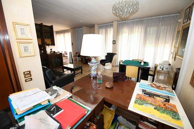 Cagliari, via Parigi, villa prestigiosa, giardino