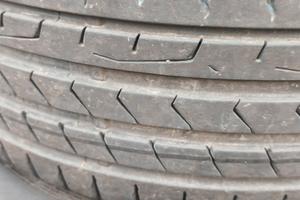 Continental 225/50/R17 Y 4 gomme auto 