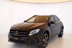 Mercedes-benz GLA 180 Night Edition- NEOPATENTATI