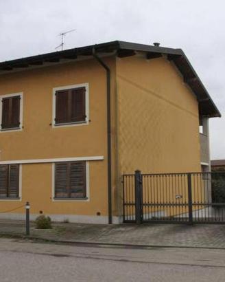 Immobile in asta di 119 m² con 3 locali e box auto