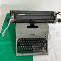 Macchina da scrivere Olivetti 82